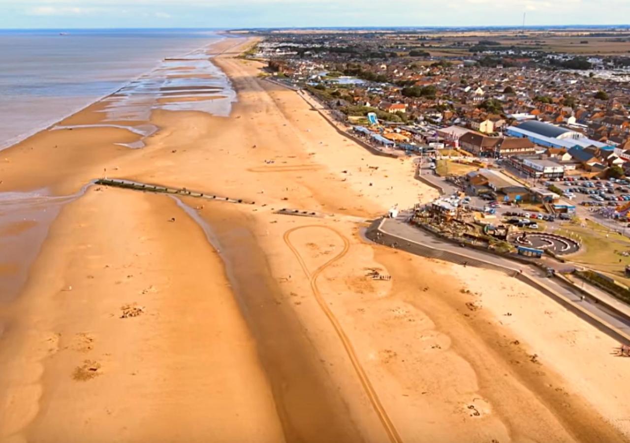 Romantic Lakeside Cottage By The Beach! With Super Cosy Log Burner! The Perfect Escape To Your Home From Home By The Sea! So Relaxing - You Won'T Want To Leave! Pet Friendly! Mablethorpe Esterno foto
