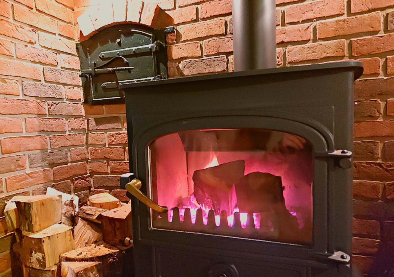 Romantic Lakeside Cottage By The Beach! With Super Cosy Log Burner! The Perfect Escape To Your Home From Home By The Sea! So Relaxing - You Won'T Want To Leave! Pet Friendly! Mablethorpe Esterno foto