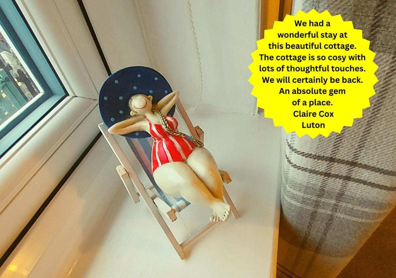 Romantic Lakeside Cottage By The Beach! With Super Cosy Log Burner! The Perfect Escape To Your Home From Home By The Sea! So Relaxing - You Won'T Want To Leave! Pet Friendly! Mablethorpe Esterno foto