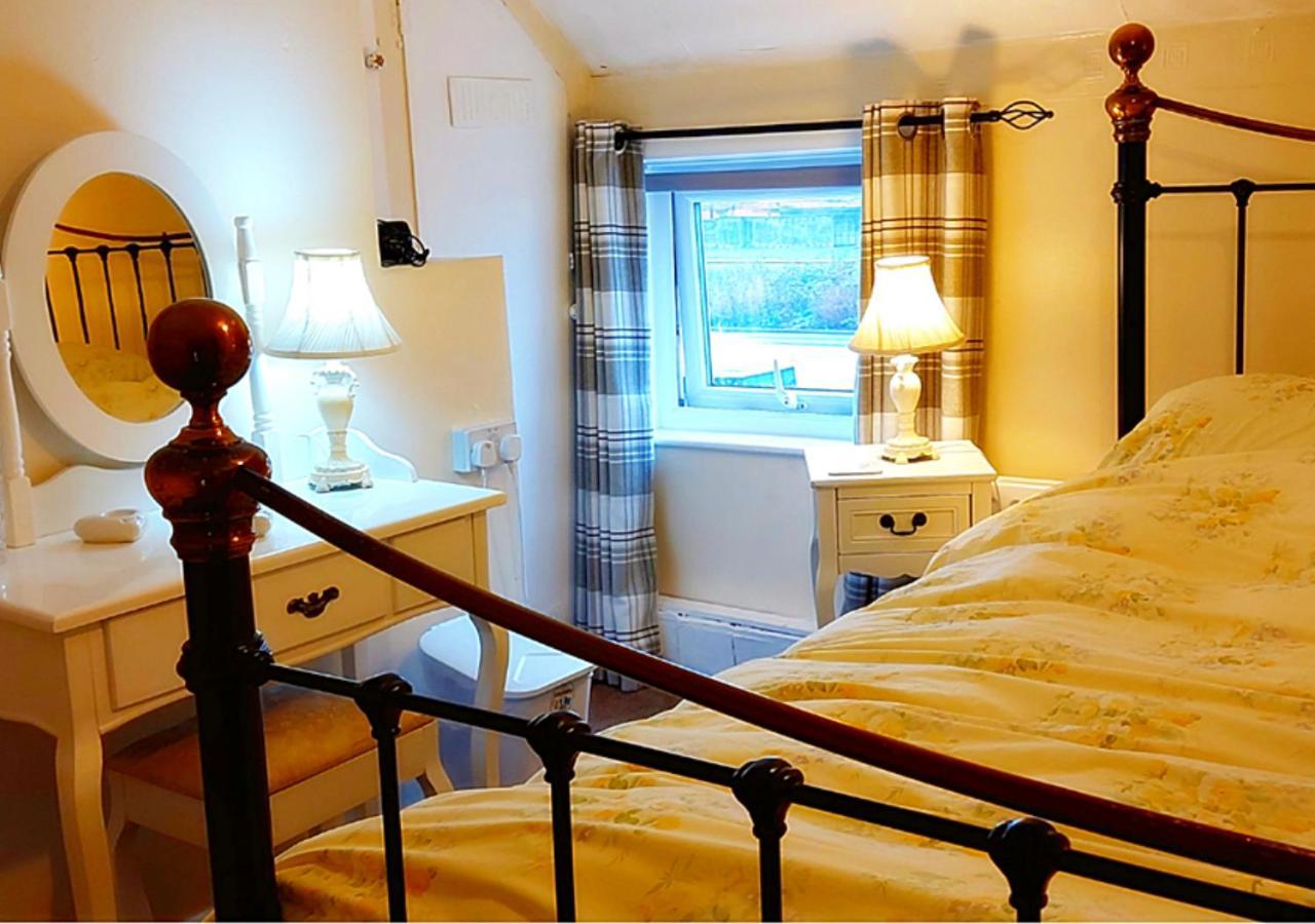 Romantic Lakeside Cottage By The Beach! With Super Cosy Log Burner! The Perfect Escape To Your Home From Home By The Sea! So Relaxing - You Won'T Want To Leave! Pet Friendly! Mablethorpe Esterno foto
