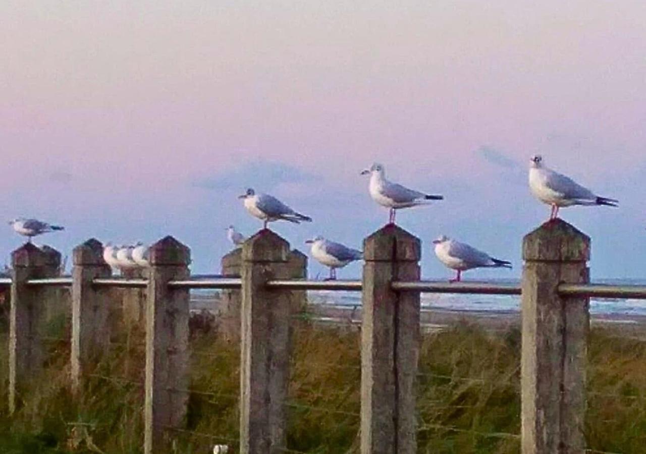 Romantic Lakeside Cottage By The Beach! With Super Cosy Log Burner! The Perfect Escape To Your Home From Home By The Sea! So Relaxing - You Won'T Want To Leave! Pet Friendly! Mablethorpe Esterno foto