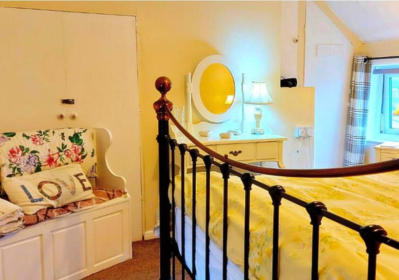Romantic Lakeside Cottage By The Beach! With Super Cosy Log Burner! The Perfect Escape To Your Home From Home By The Sea! So Relaxing - You Won'T Want To Leave! Pet Friendly! Mablethorpe Esterno foto
