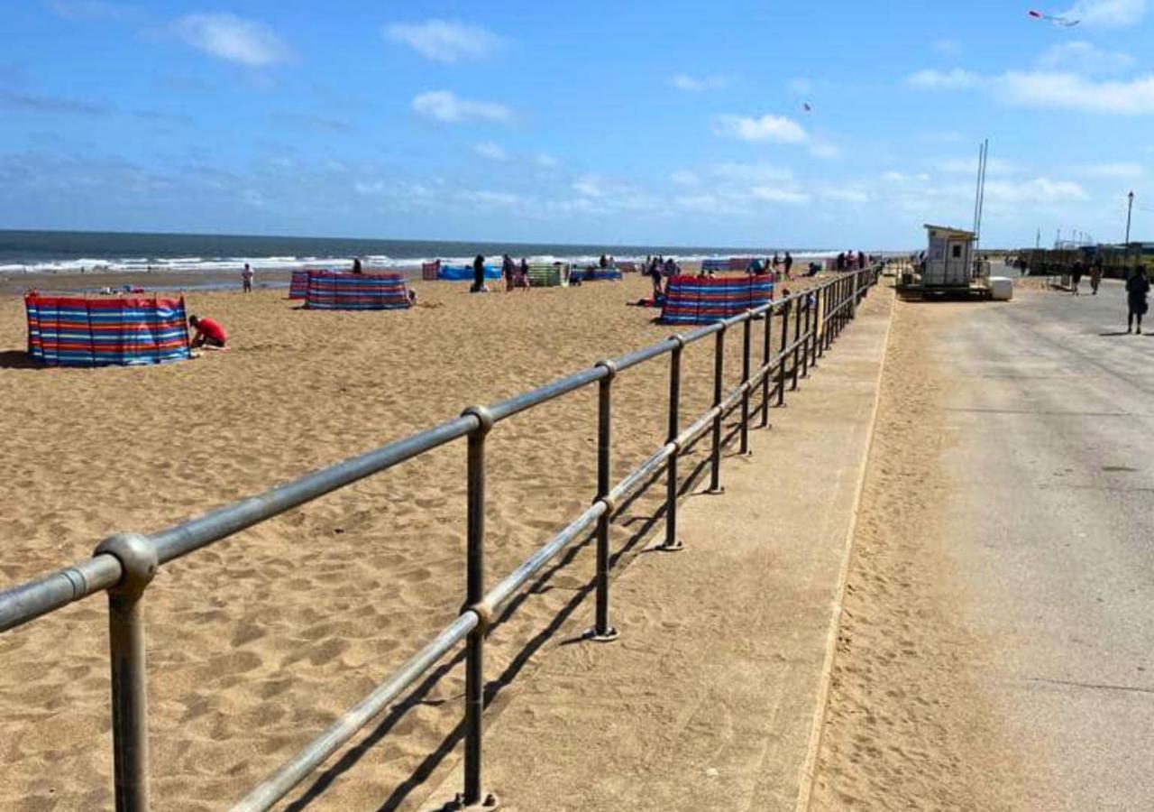 Romantic Lakeside Cottage By The Beach! With Super Cosy Log Burner! The Perfect Escape To Your Home From Home By The Sea! So Relaxing - You Won'T Want To Leave! Pet Friendly! Mablethorpe Esterno foto