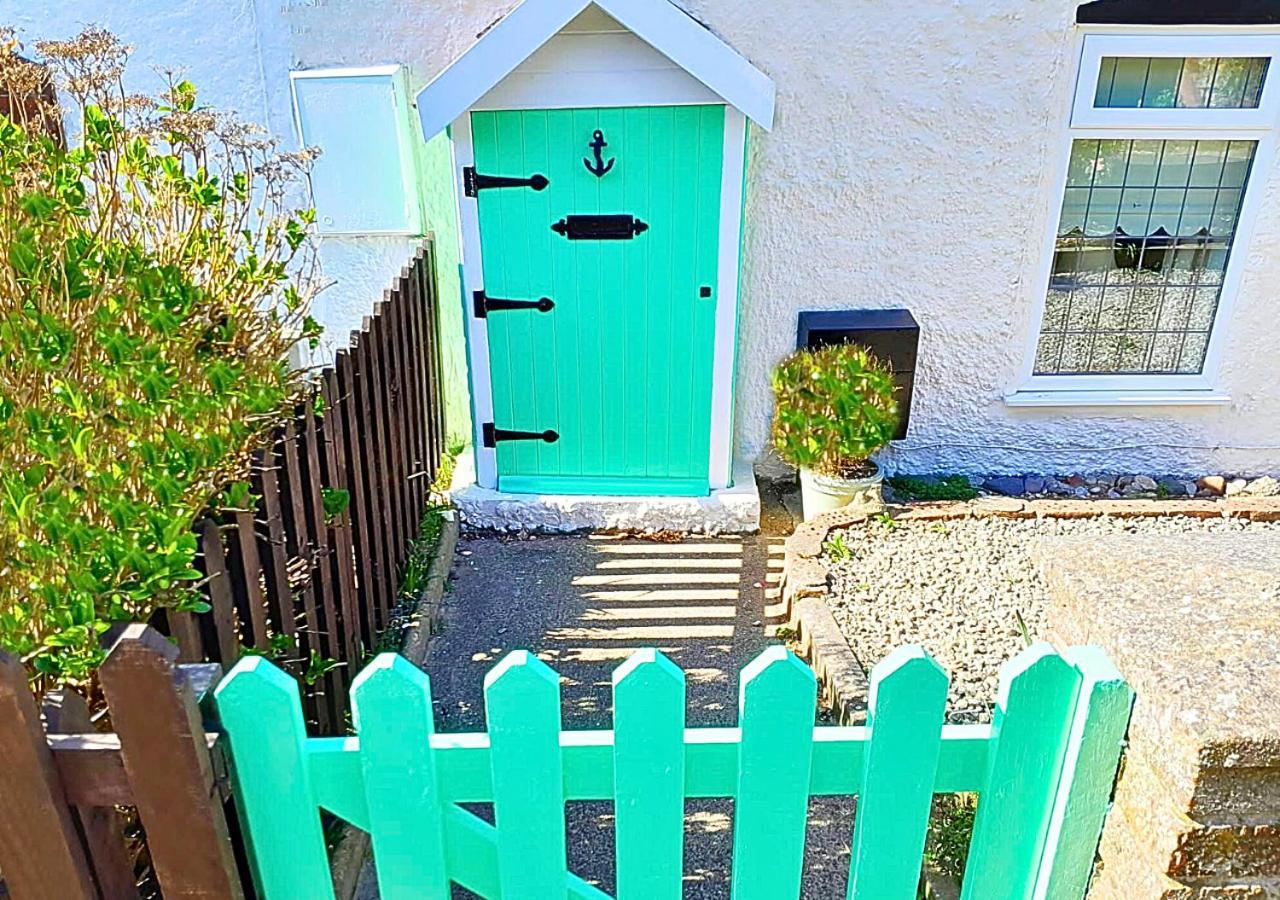 Romantic Lakeside Cottage By The Beach! With Super Cosy Log Burner! The Perfect Escape To Your Home From Home By The Sea! So Relaxing - You Won'T Want To Leave! Pet Friendly! Mablethorpe Esterno foto