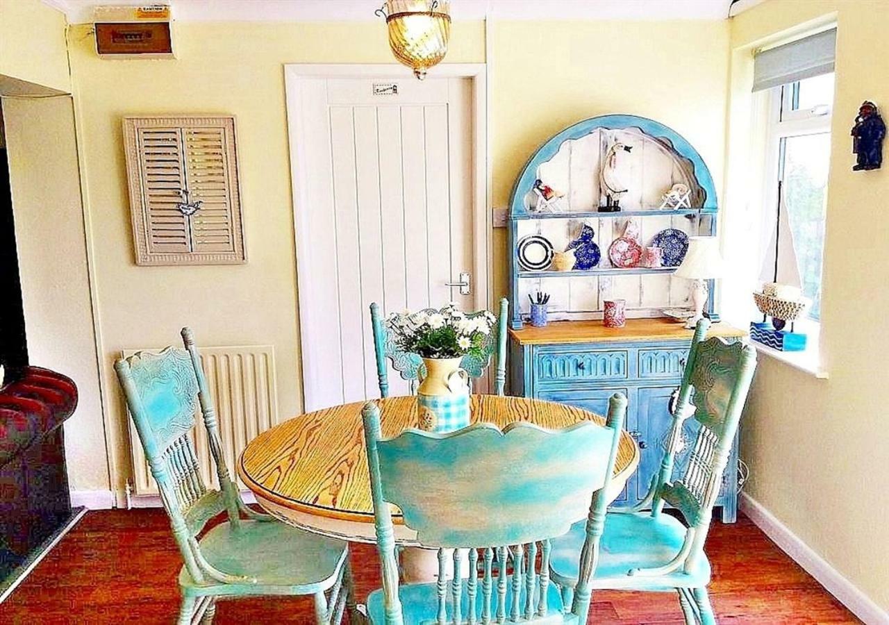 Romantic Lakeside Cottage By The Beach! With Super Cosy Log Burner! The Perfect Escape To Your Home From Home By The Sea! So Relaxing - You Won'T Want To Leave! Pet Friendly! Mablethorpe Esterno foto